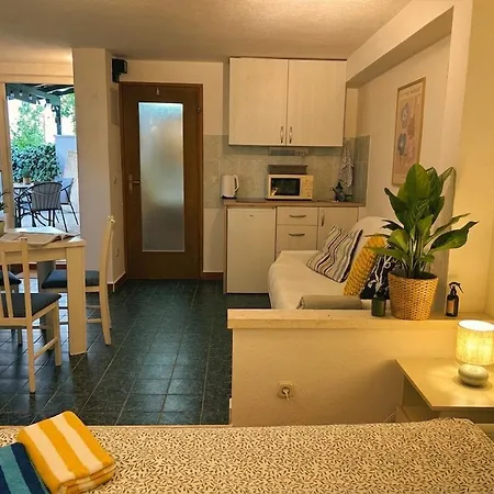 Garden Apartman *